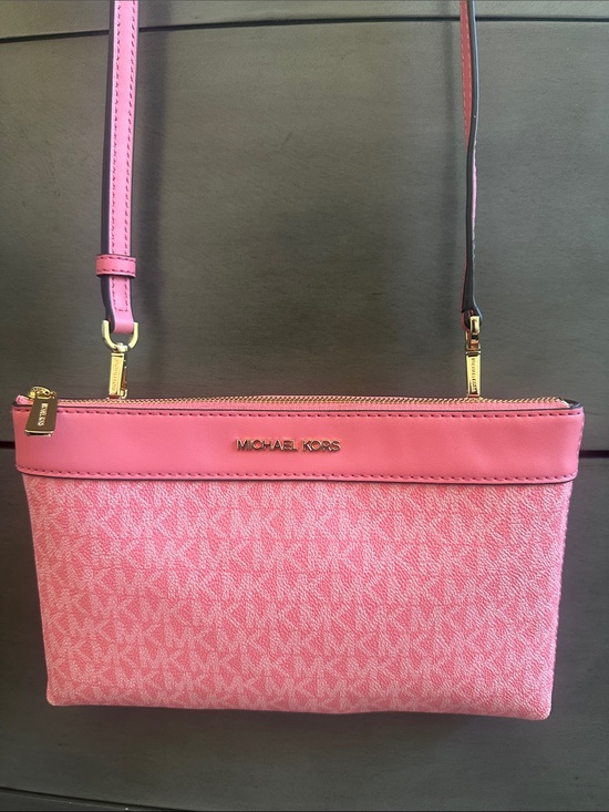 Michael Kors Handbags - Michael Kors Pink Monogram Crossbody with Gold Hardware